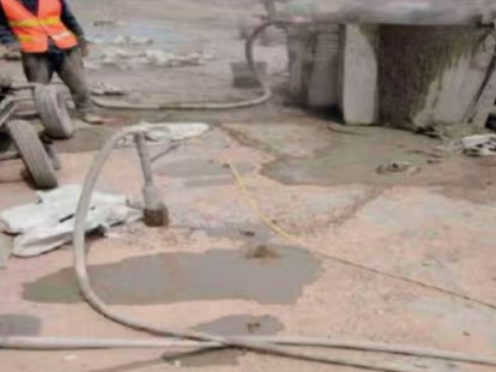 凌河水泥混凝土路面板底注浆技术 路面脱空注浆整治方案