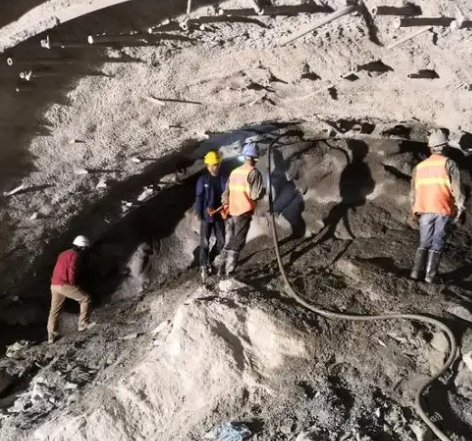 凌河拱顶带模注浆料的施工流程及注意事项